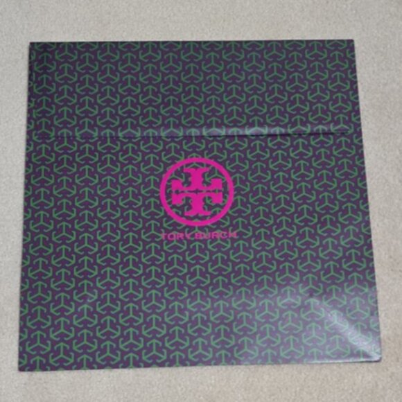 ✨ Tory Burch Logo Clothing Gift Envelope – NEW – Luxury Packaging (16 x 6× 6) ✨ - Picture 2 of 3